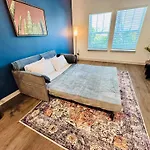 Complete Spacious King Retreat W Gym Pool Close To Parks