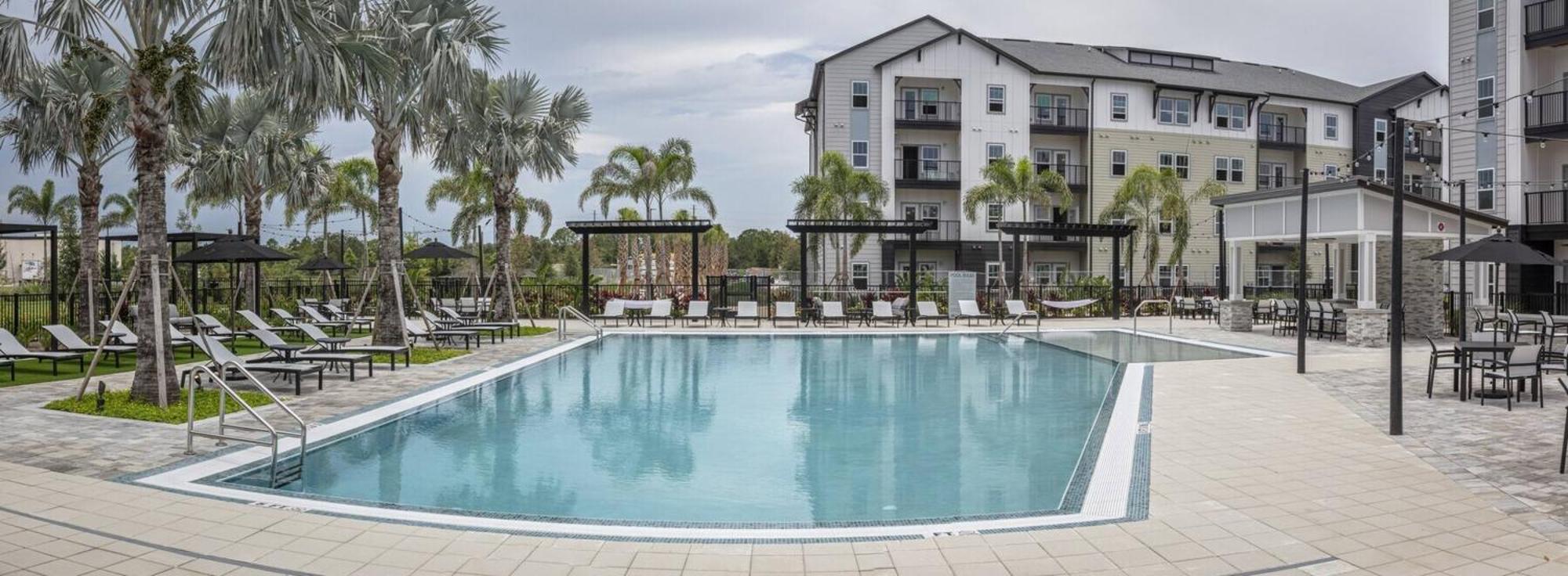 Complete Spacious King Retreat W Gym Pool Close To Parks