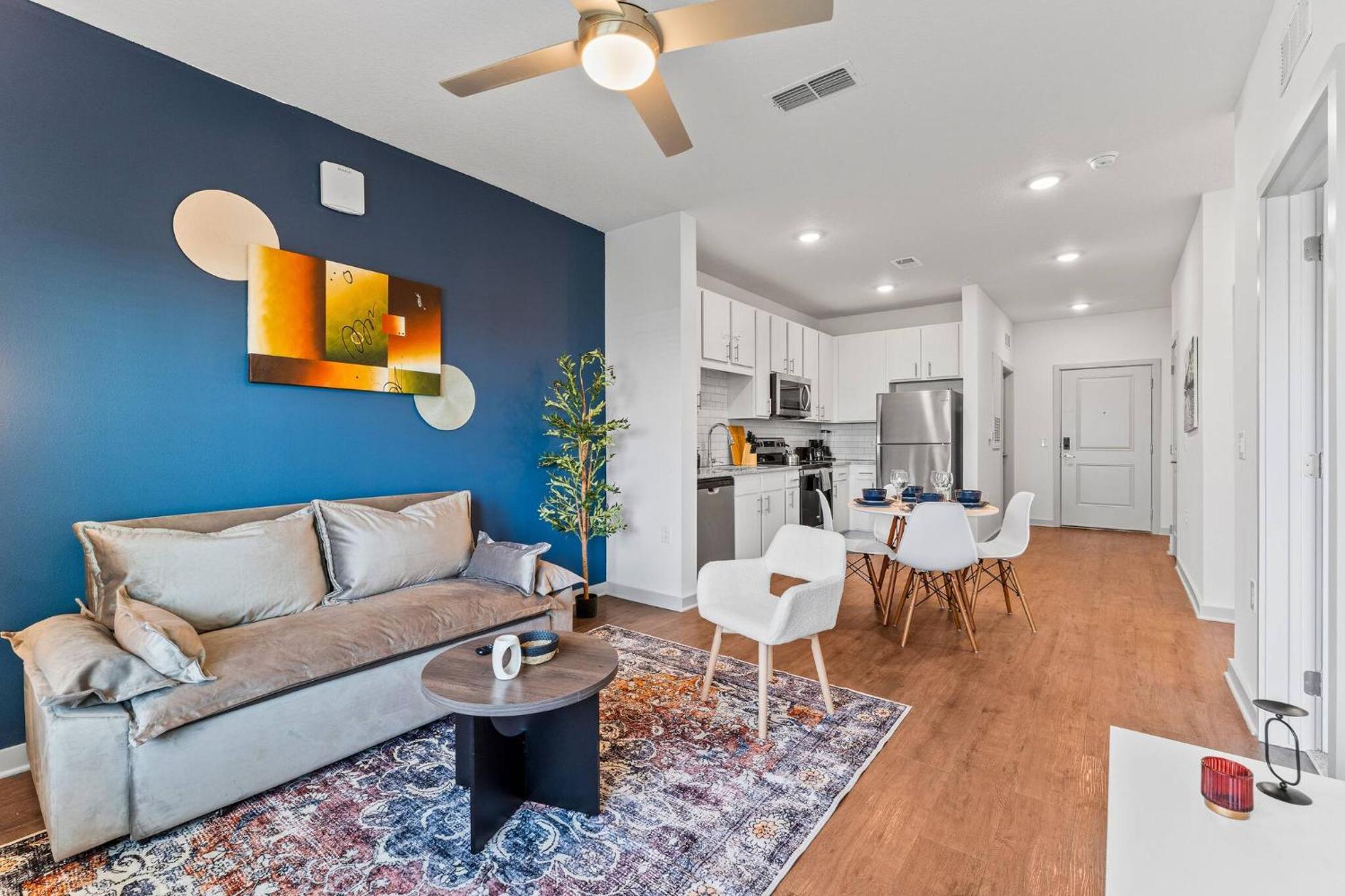 Complete Spacious King Retreat W Gym Pool Close To Parks *
